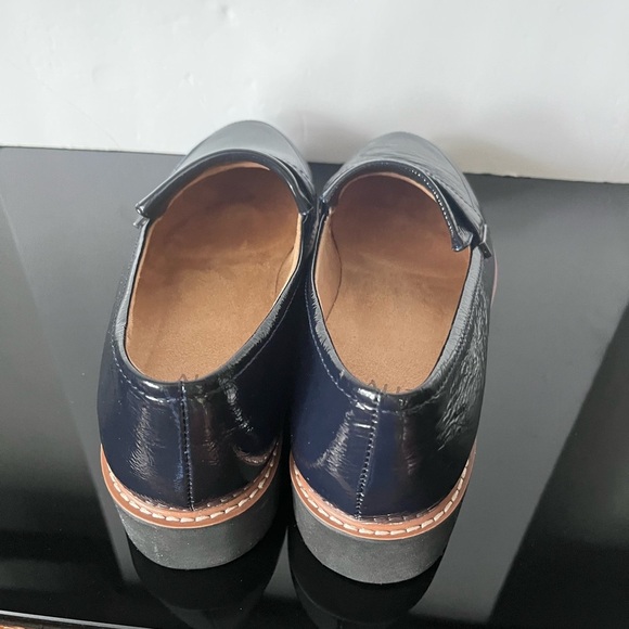Naturalizer Glossy Navy Loafers size 10M - Picture 4 of 8